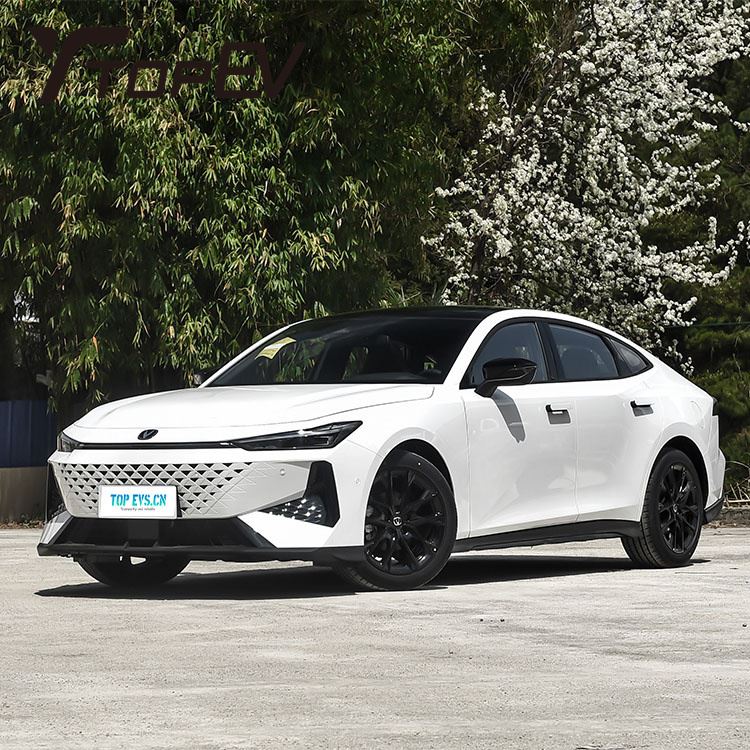 Китайский автомобиль Changan UNIV 2024 весом 1,5 тонны Китайский автомобиль Changan UNIV 2024 весом 1,5 тонны